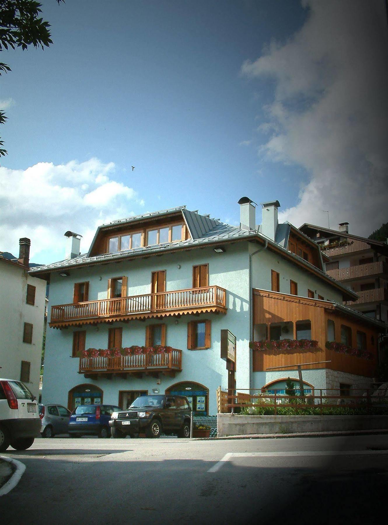 Residenza Domino Aparthotel Selva di Cadore Bagian luar foto
